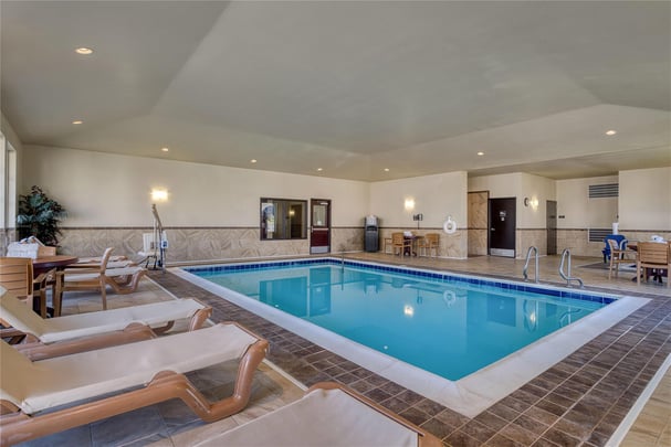 Indoor Pool / Hot Tub