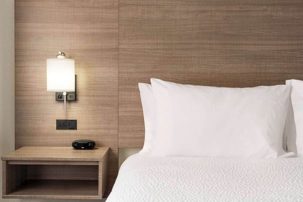 Single Queen Guestroom