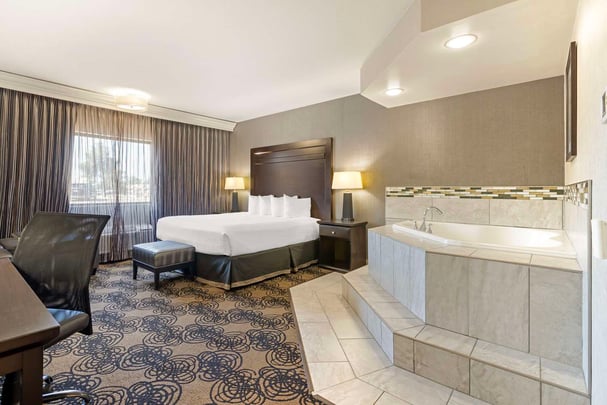 King with Jetted Tub