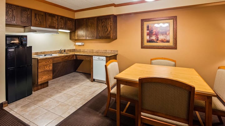 King Handicap Suite with Kitchenette