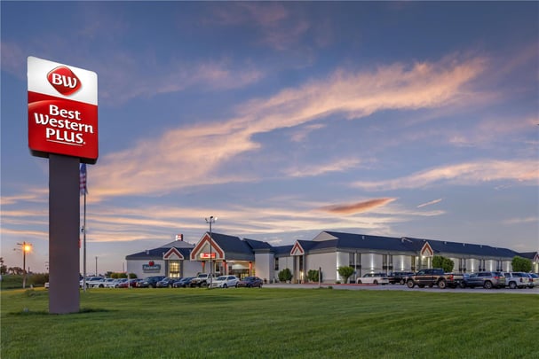 BW York Nebraska Twilight