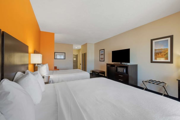 Accessible Double Queen with Sofabed