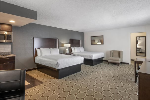 2 Queen Beds with Kitchenette