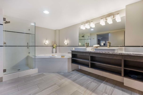 Jetted Suite Bathroom