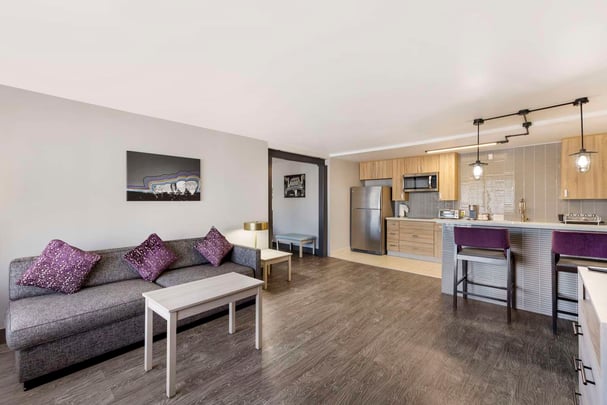 Guest Room Suite King