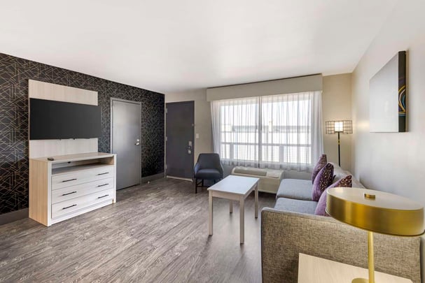 Guest Room Suite King