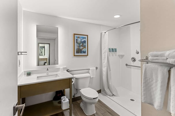 2 Double Bed Accessible Bathroom