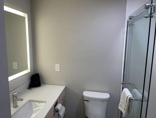 Newly renovated Suite with Two Queen Beds and One King Bed Bathroom