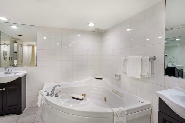 King Suite Bathroom