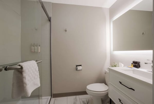 Double Queen Pool View