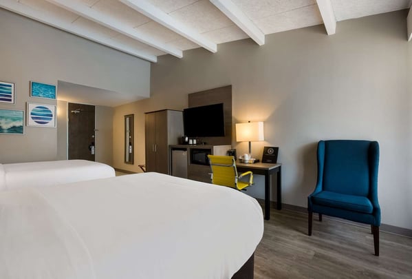 Double Queen Pool View