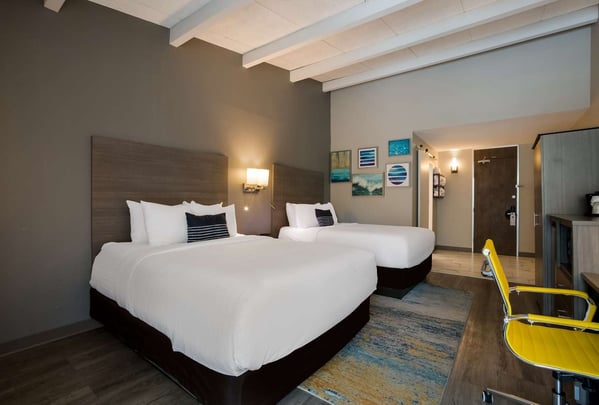 Double Queen Pool View