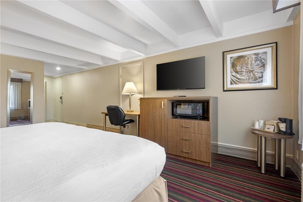 ADA - 1 King Bed w/ Roll In Shower