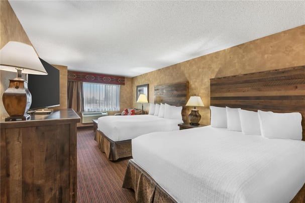 2 Queens with Sofa Bed