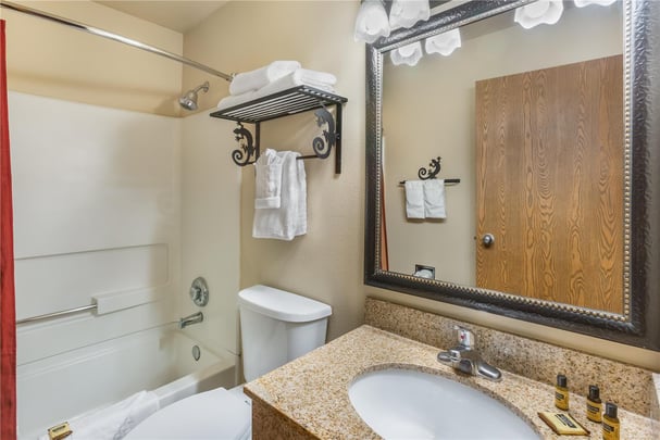 2 Queens with Sofa Bed