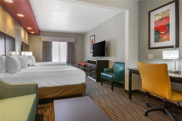 Suite - 2 Queen Beds w/ Sofa