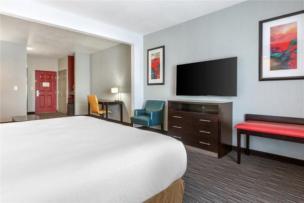 Suite - 1 King Bed w/ Sofa