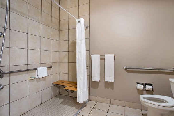 ADA King with Walk-in