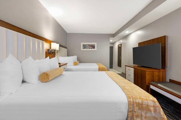 2 Queen Bed Room Smoking