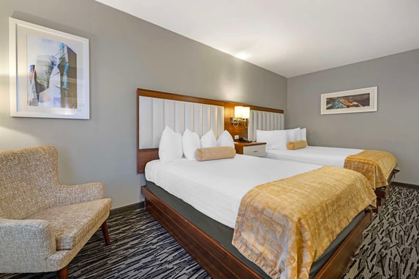 2 Queen Bed Room Smoking