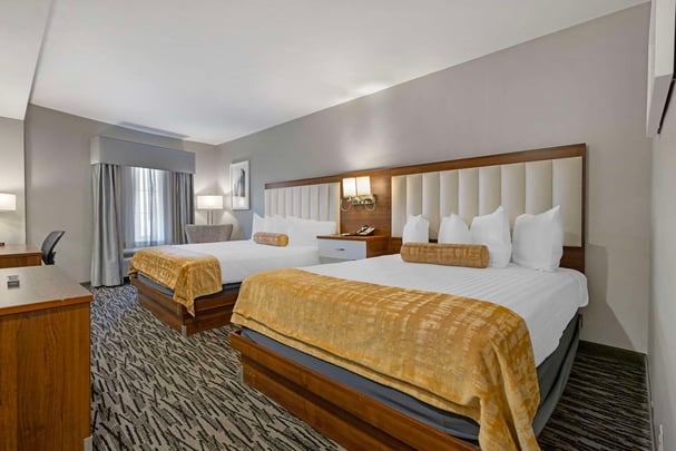 2 Queen Bed Room Smoking