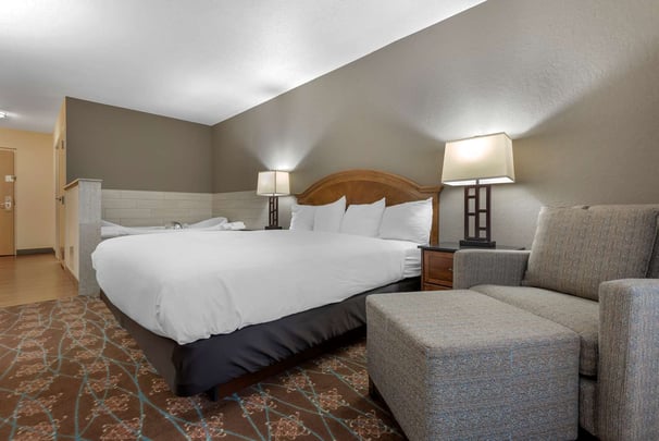 King Room with Whirlpool Tub