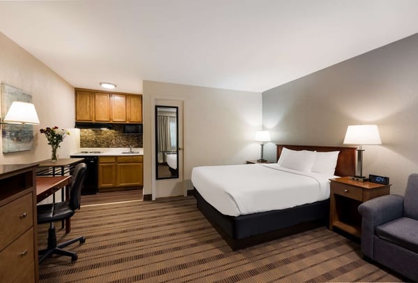 Single Queen Guestroom with Kitchenette