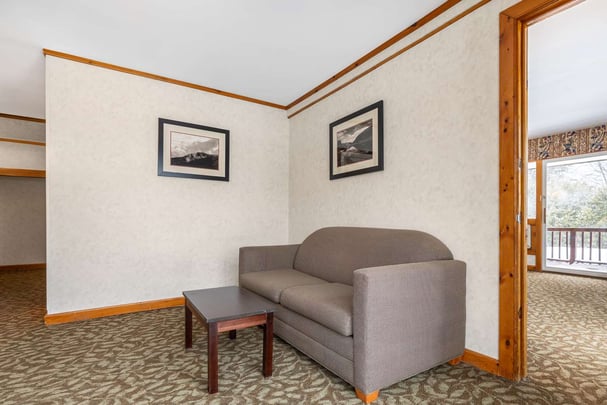 2 Queen Suite Interior 2nd Floor