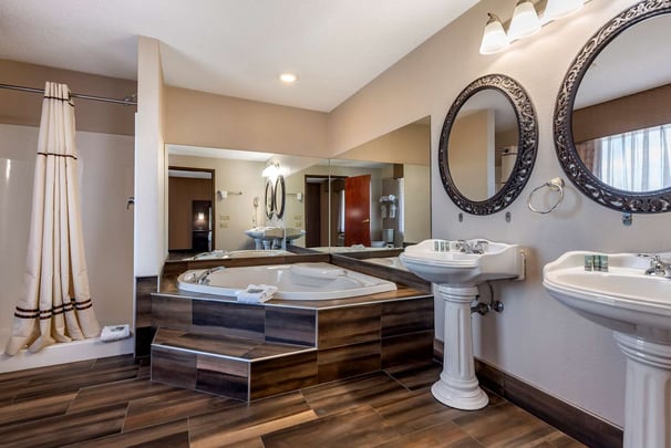 Suite Bathroom