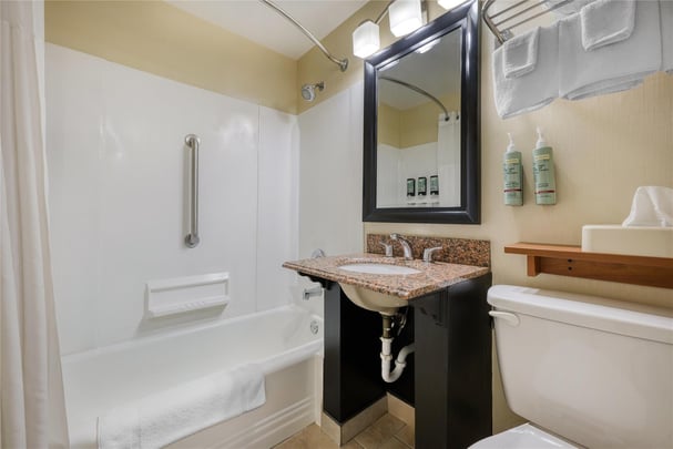 2 Doubles Suite Bathroom