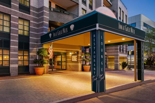 Inn at Great Neck Exterior