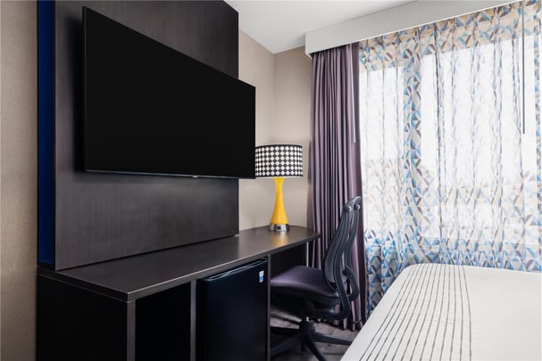 Guest Room Queen Bed