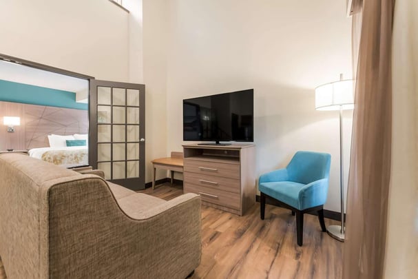 Multi-level Guest Suite with 2 King Beds, Living Area