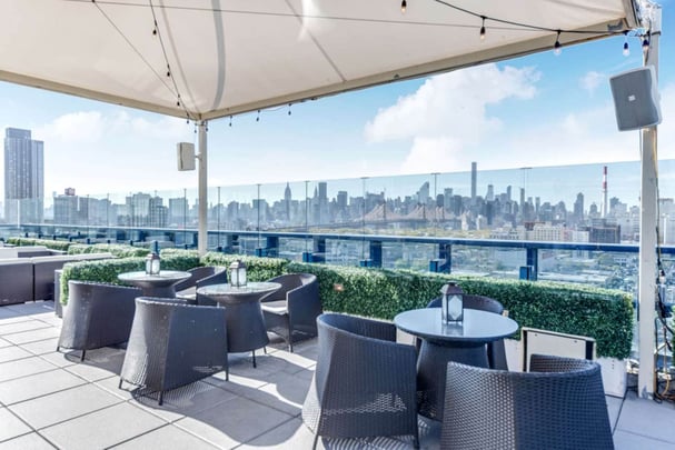 Vista Sky Lounge - Outdoor Patio