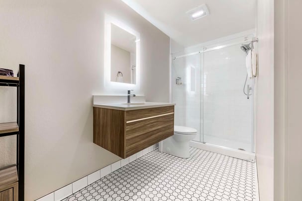 King Bedroom Bathroom