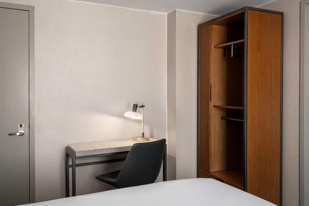 King with roll in shower