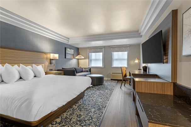 King Room River View Tub