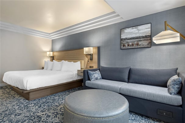 King Room River View Tub