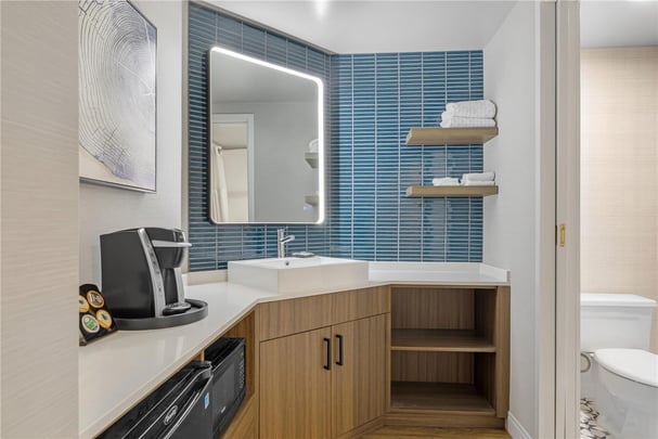 King Room River View Tub