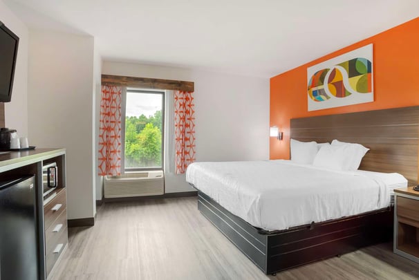 King Room w/ Sofa (S)