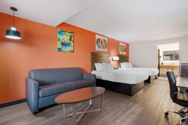 Two Queen w/ Sofa (S)