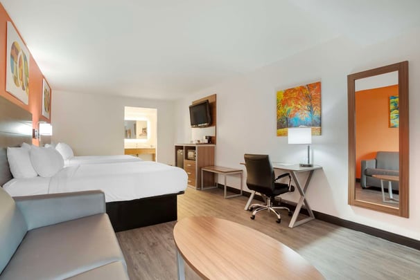 Two Queen w/ Sofa (S)