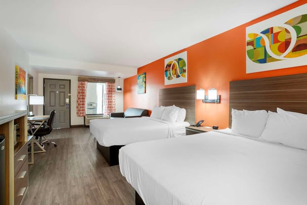 Two Queen w/ Sofa (S)