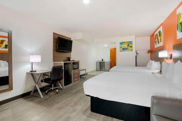 Two Queen w/ Sofa (NS)