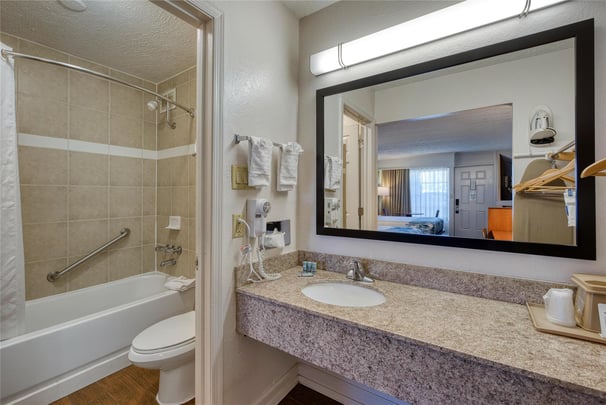 Double Queen Bathroom