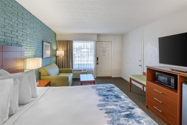 Accessible Queen Guest Room