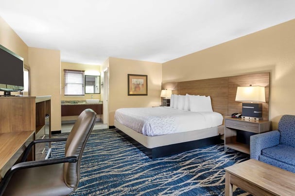 King Guest Room with Sofabed