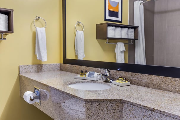 Double Queen Suite Bathroom