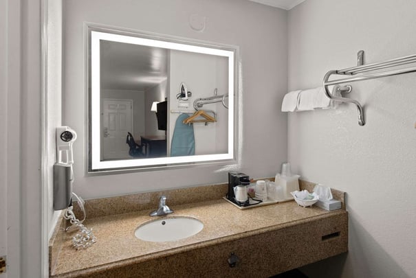 2 Queen Bed Bathroom