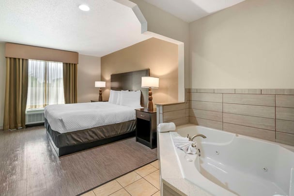 King Suite Jacuzzi